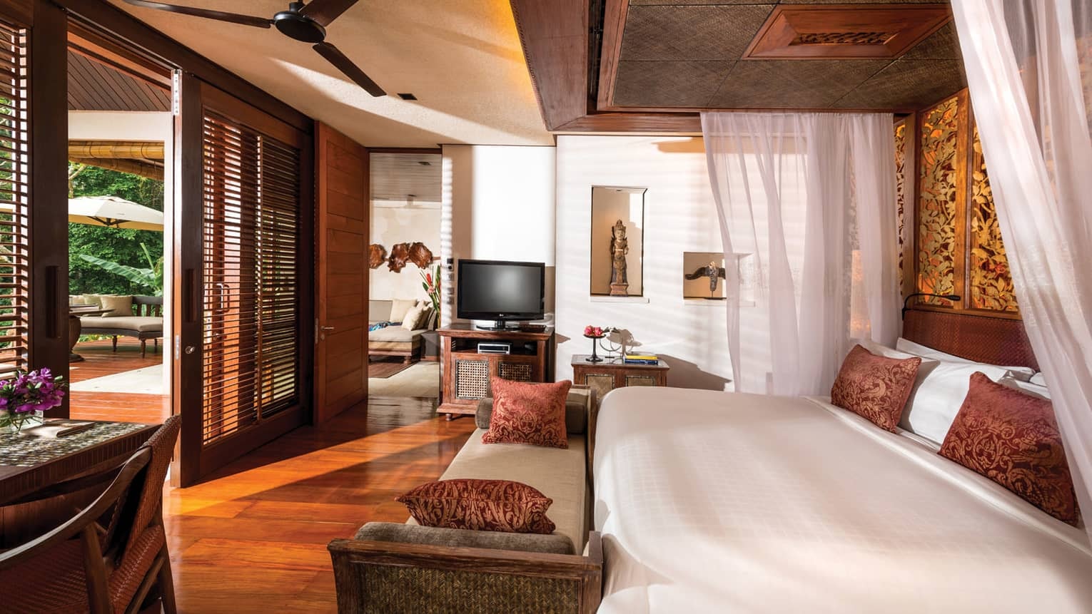 Four Seasons Resort Bali at Sayan: Sacred Ayung River Valley Lotus Suspension Bridge Guide 2026